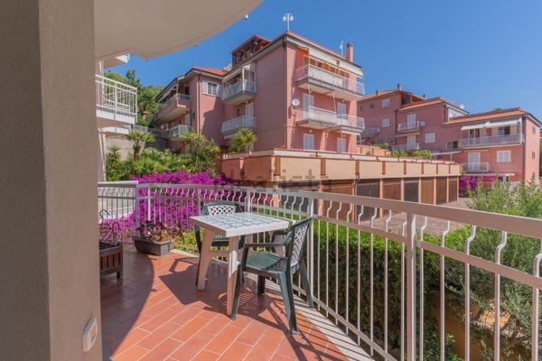 appartamento in vendita ad Albenga in zona Vadino
