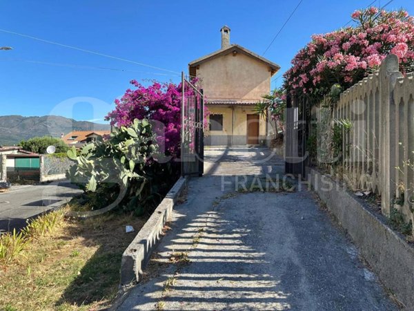 casa indipendente in vendita ad Albenga