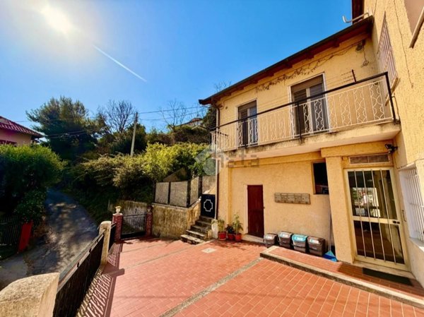 appartamento in vendita ad Albenga in zona Vadino