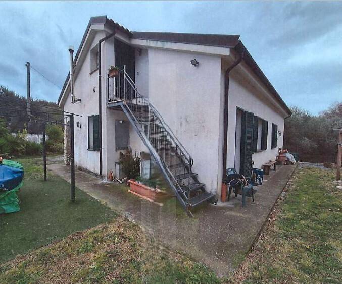 casa indipendente in vendita ad Albenga in zona Salea