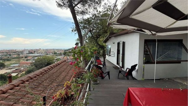 appartamento in vendita ad Albenga in zona Vadino