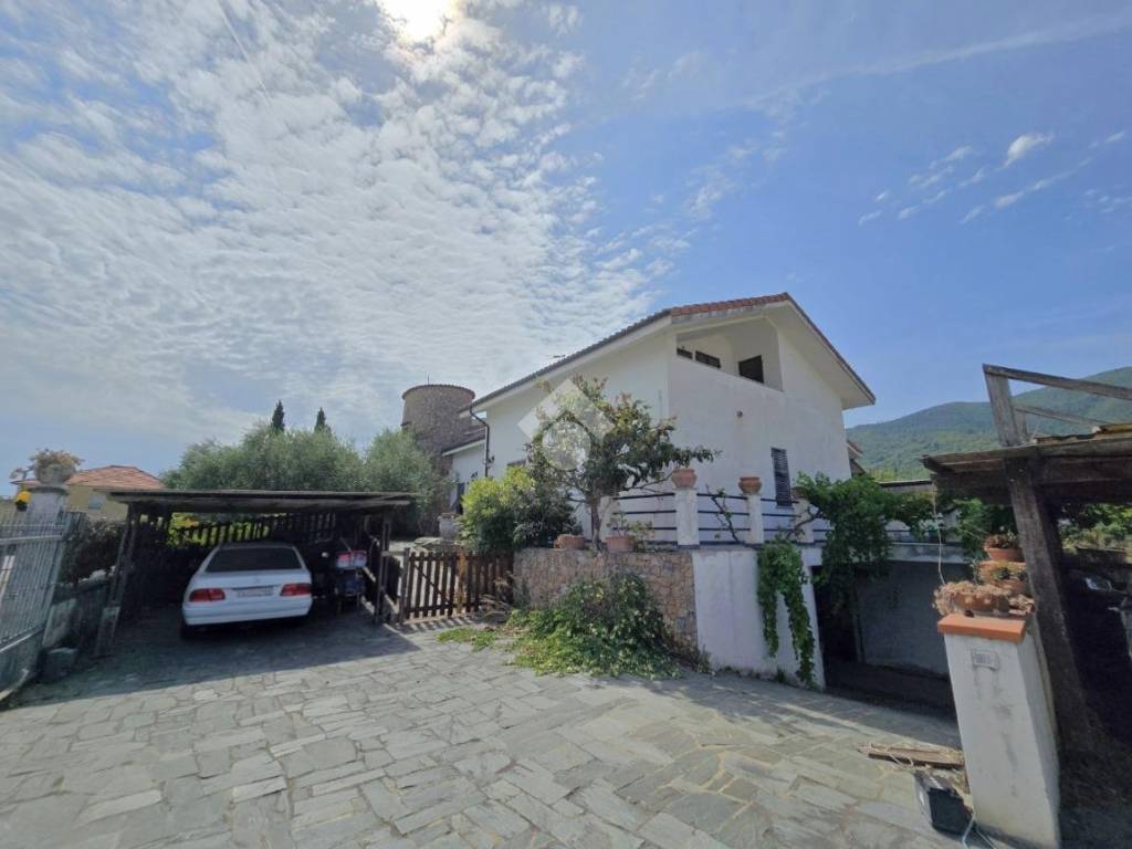 casa indipendente in vendita ad Albenga in zona San Fedele