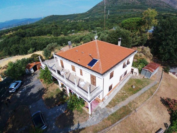 casa indipendente in vendita ad Albenga