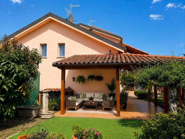 casa indipendente in vendita ad Albenga