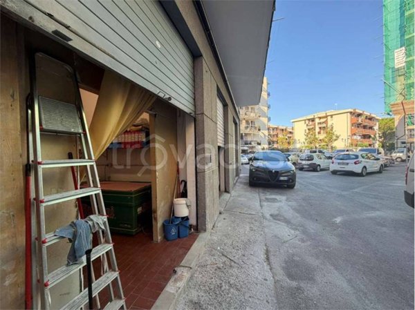 locale commerciale in vendita ad Albenga in zona Vadino