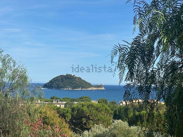 appartamento in vendita ad Albenga in zona Vadino