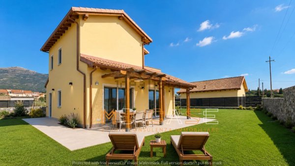 casa indipendente in vendita ad Albenga in zona Campochiesa