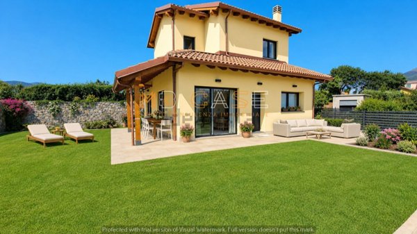 casa indipendente in vendita ad Albenga in zona Campochiesa