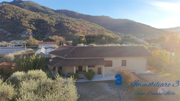 casa indipendente in vendita ad Albenga