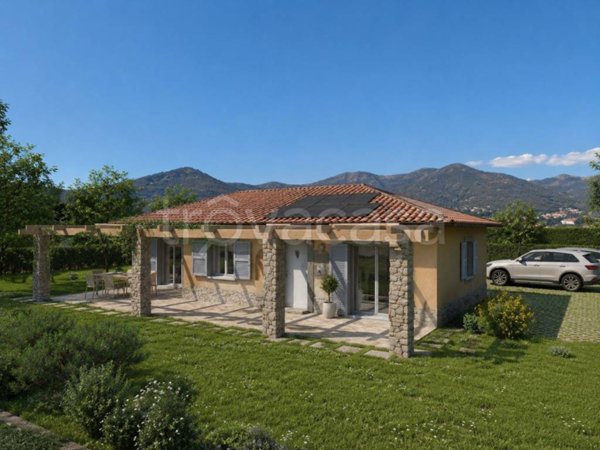 casa indipendente in vendita ad Albenga in zona Vadino