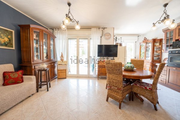 casa indipendente in vendita ad Albenga in zona Leca