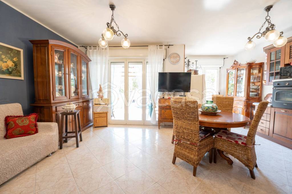 casa indipendente in vendita ad Albenga