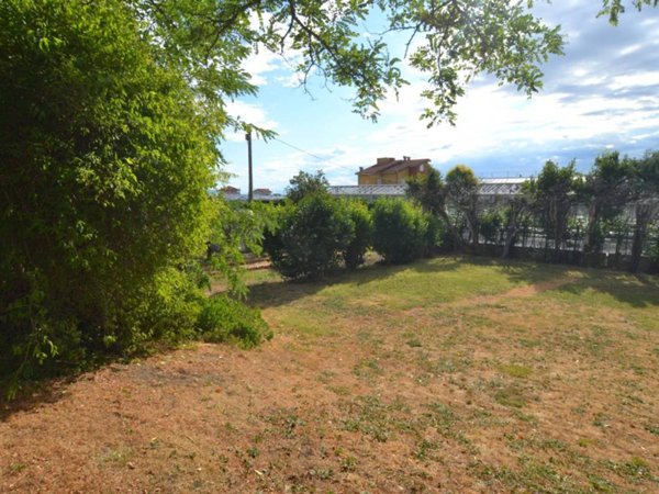 casa indipendente in vendita ad Albenga