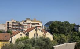 appartamento in vendita ad Albenga in zona Vadino