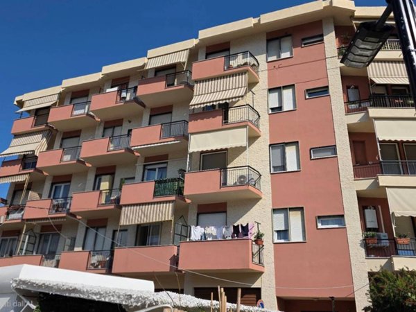 appartamento in vendita ad Albenga in zona Vadino
