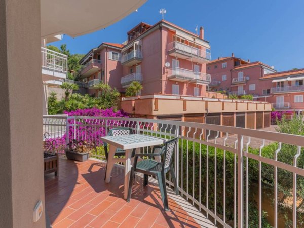 appartamento in vendita ad Albenga in zona Vadino