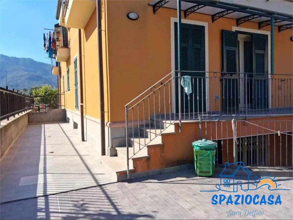 appartamento in vendita ad Albenga in zona Leca