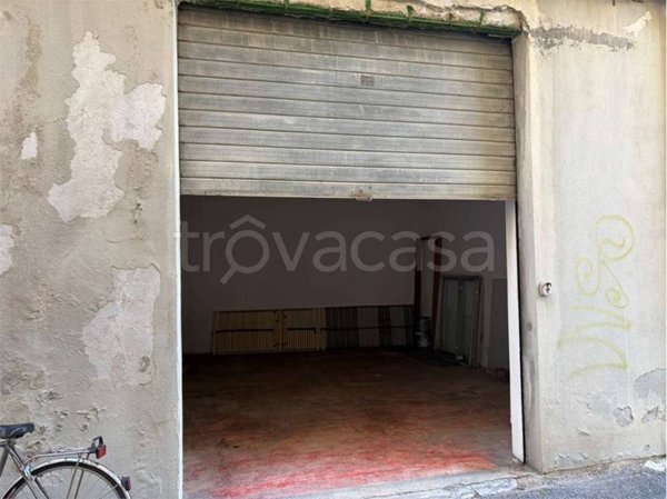 locale commerciale in vendita ad Albenga