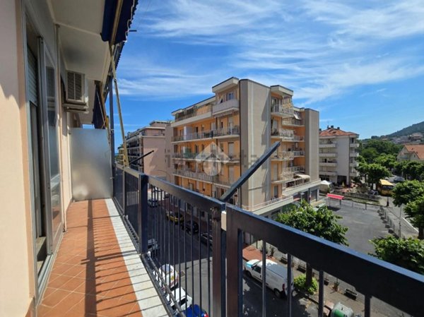 appartamento in vendita ad Albenga in zona Vadino