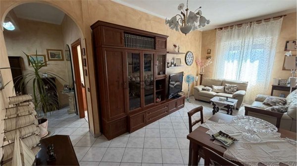 appartamento in vendita ad Albenga in zona Vadino