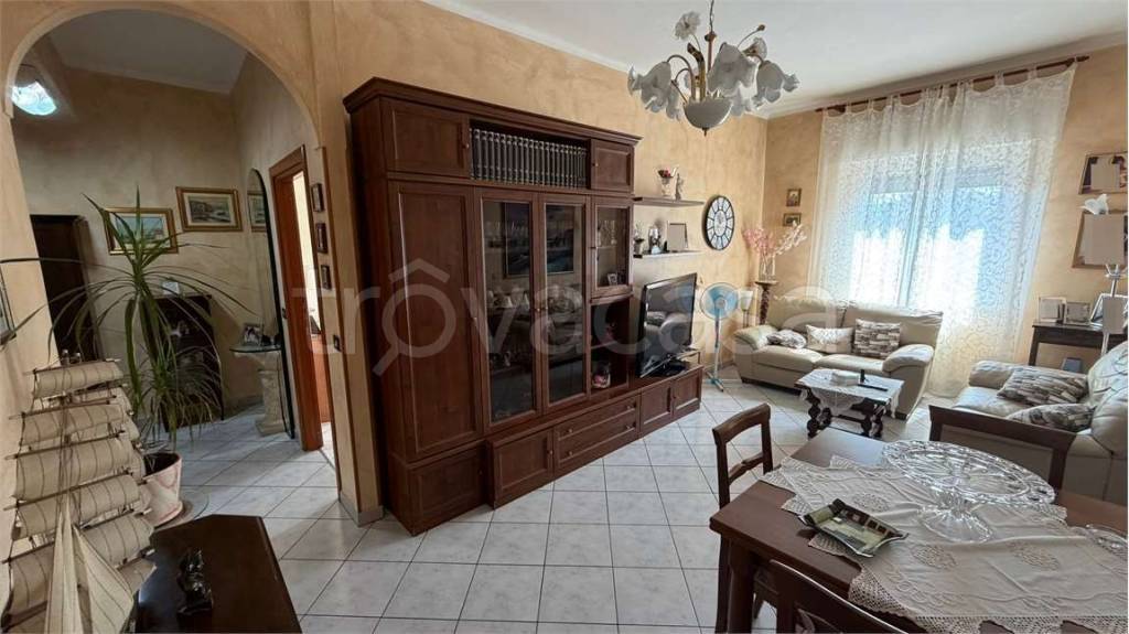 appartamento in vendita ad Albenga in zona Vadino