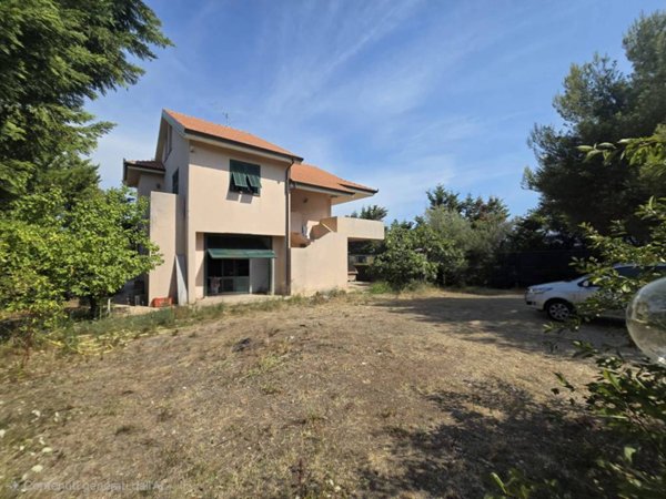 appartamento in vendita ad Albenga in zona Salea