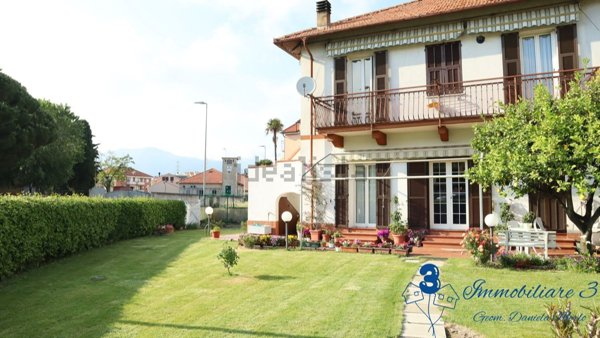 casa indipendente in vendita ad Albenga