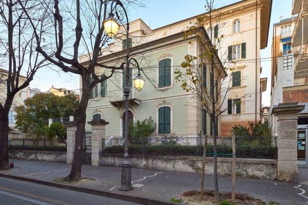 casa indipendente in vendita ad Albenga