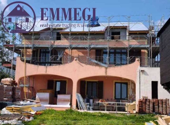 casa indipendente in vendita ad Albenga in zona Campochiesa