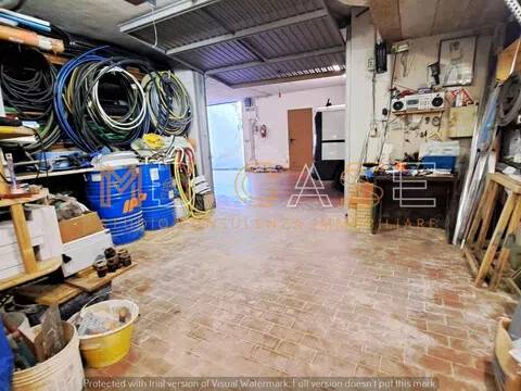 locale di sgombero in vendita ad Albenga in zona Campochiesa