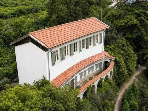 casa indipendente in vendita ad Albenga in zona Vadino