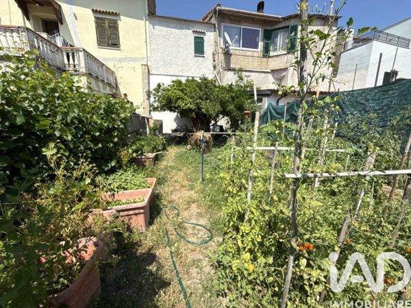appartamento in vendita ad Albenga in zona Leca