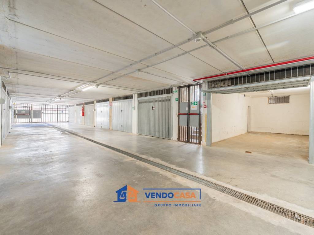 box auto in vendita ad Albenga