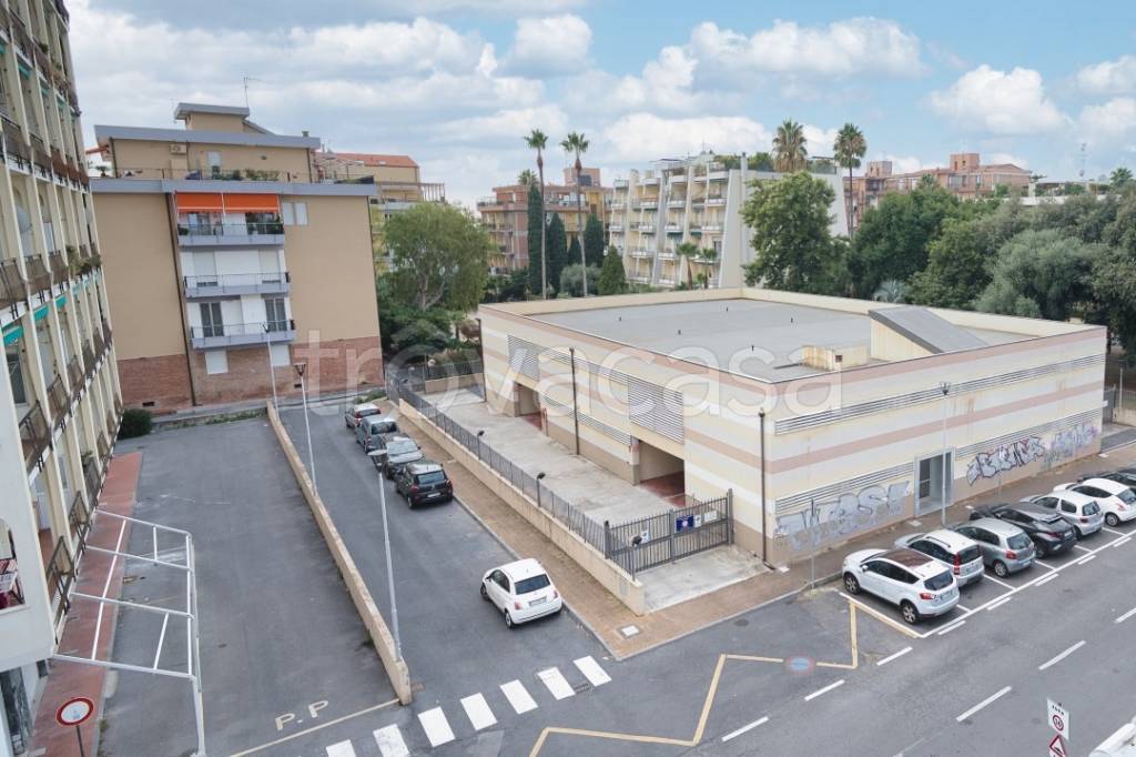 box auto in vendita ad Albenga
