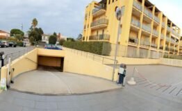 box auto in vendita ad Albenga