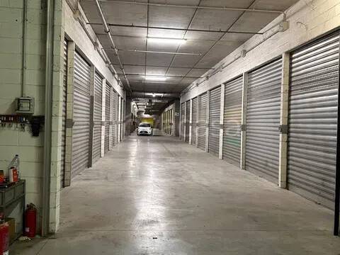 box auto in vendita ad Albenga