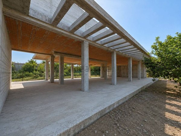 casa indipendente in vendita ad Albenga in zona Leca