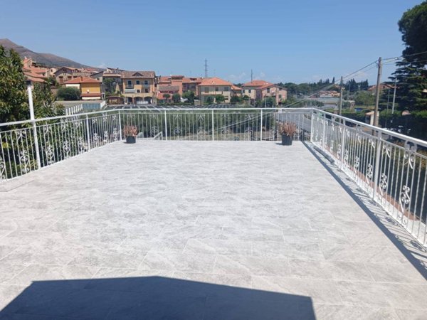 appartamento in vendita ad Albenga in zona Campochiesa