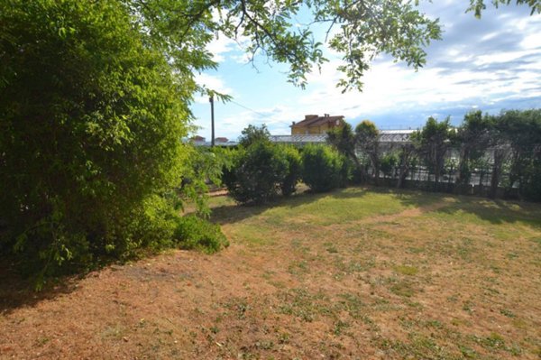 casa indipendente in vendita ad Albenga
