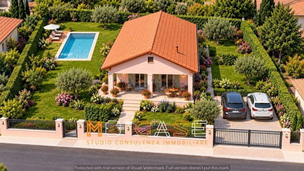casa indipendente in vendita ad Albenga in zona Campochiesa