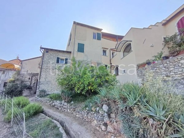casa indipendente in vendita ad Albenga in zona Bastia
