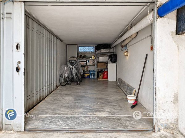 box auto in vendita ad Albenga in zona Vadino