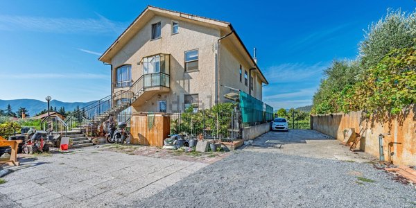 appartamento in vendita ad Albenga in zona Salea