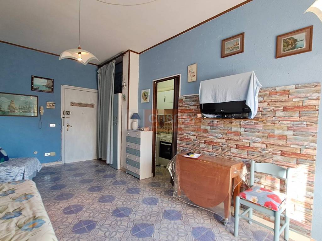 appartamento in vendita ad Albenga in zona Vadino