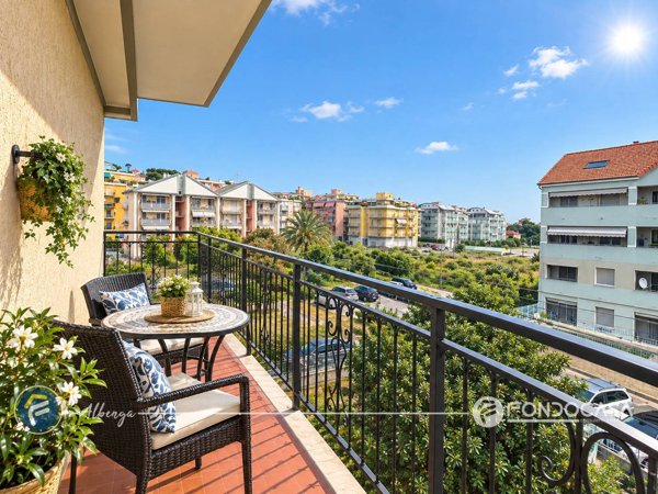 appartamento in vendita ad Albenga in zona Vadino