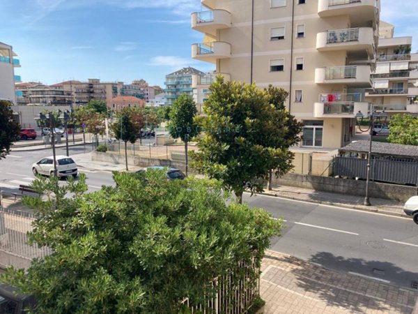 box auto in vendita ad Albenga