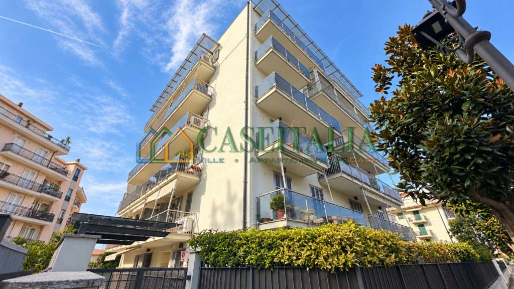 appartamento in vendita ad Albenga in zona Vadino