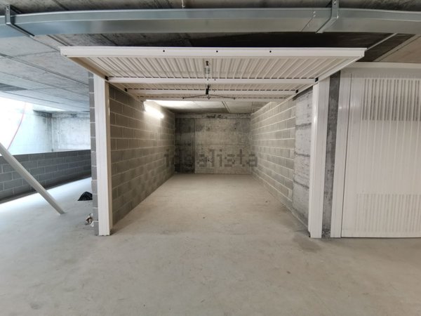 box auto in vendita ad Albenga