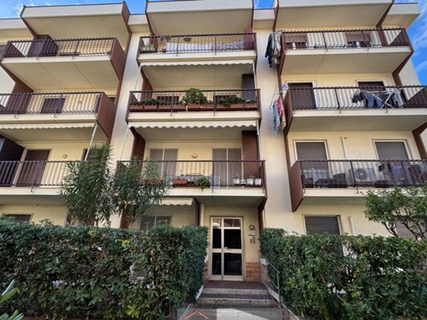appartamento in vendita ad Albenga in zona Vadino