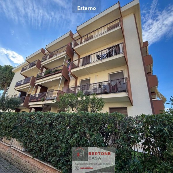 appartamento in vendita ad Albenga in zona Vadino